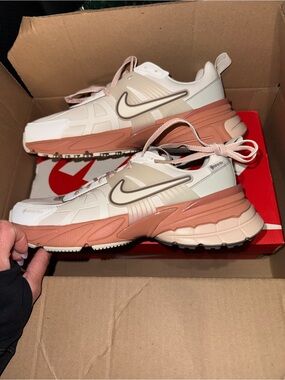 Nike V2K Run
Gore-Tex Phantom Terra Blush (Women's)